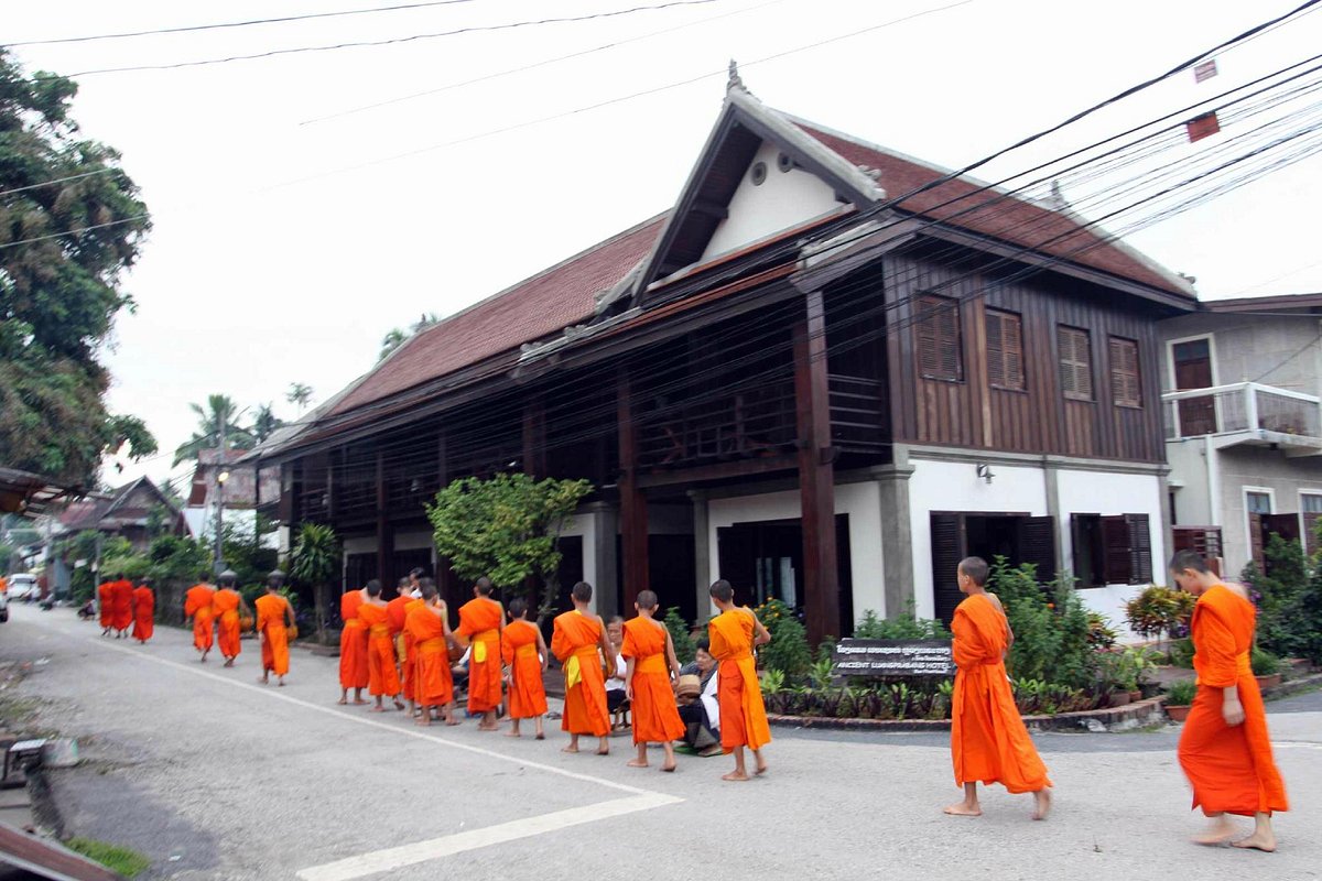 tradisi-dan-kehidupan-keagamaan-di-luang-prabang-laos